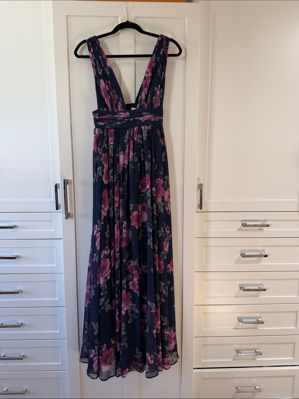 Fame & Partners Navy Floral Plunge Maxi Dress | US 2